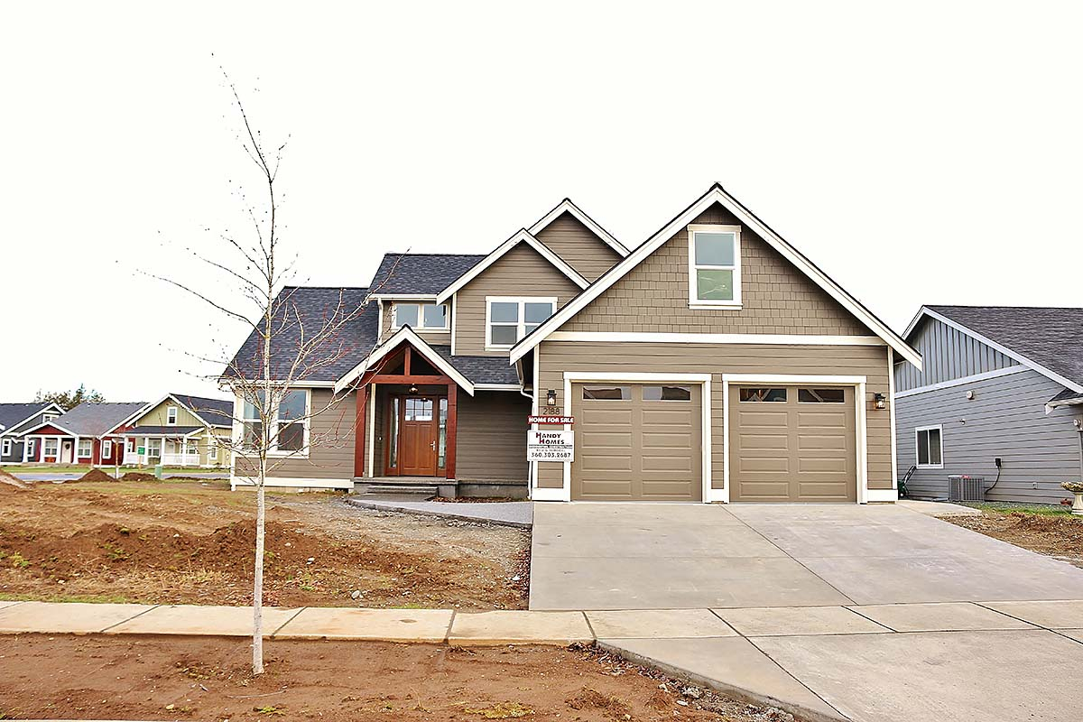 Craftsman, Traditional Plan with 2570 Sq. Ft., 3 Bedrooms, 3 Bathrooms, 2 Car Garage Elevation