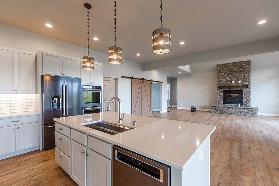 Craftsman, Ranch Plan with 3285 Sq. Ft., 3 Bedrooms, 3 Bathrooms, 3 Car Garage Picture 11