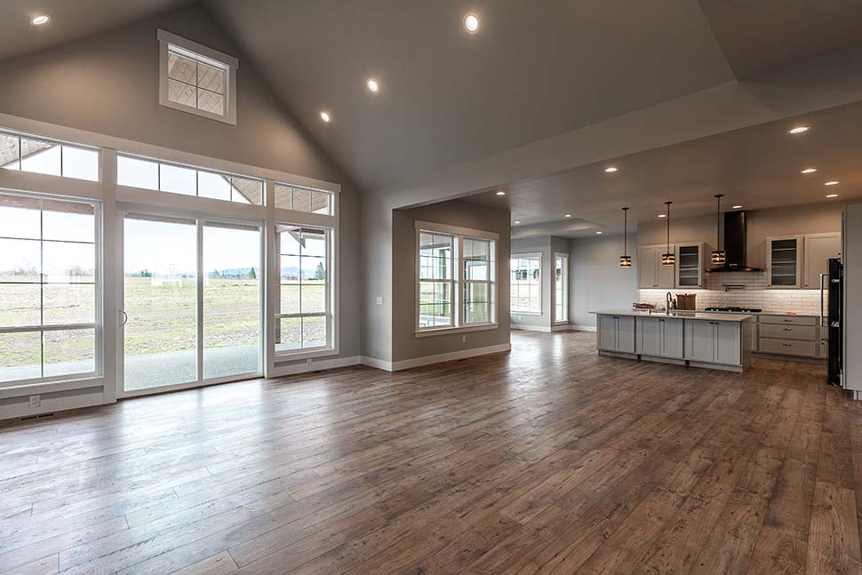 Craftsman, Ranch Plan with 3285 Sq. Ft., 3 Bedrooms, 3 Bathrooms, 3 Car Garage Picture 16