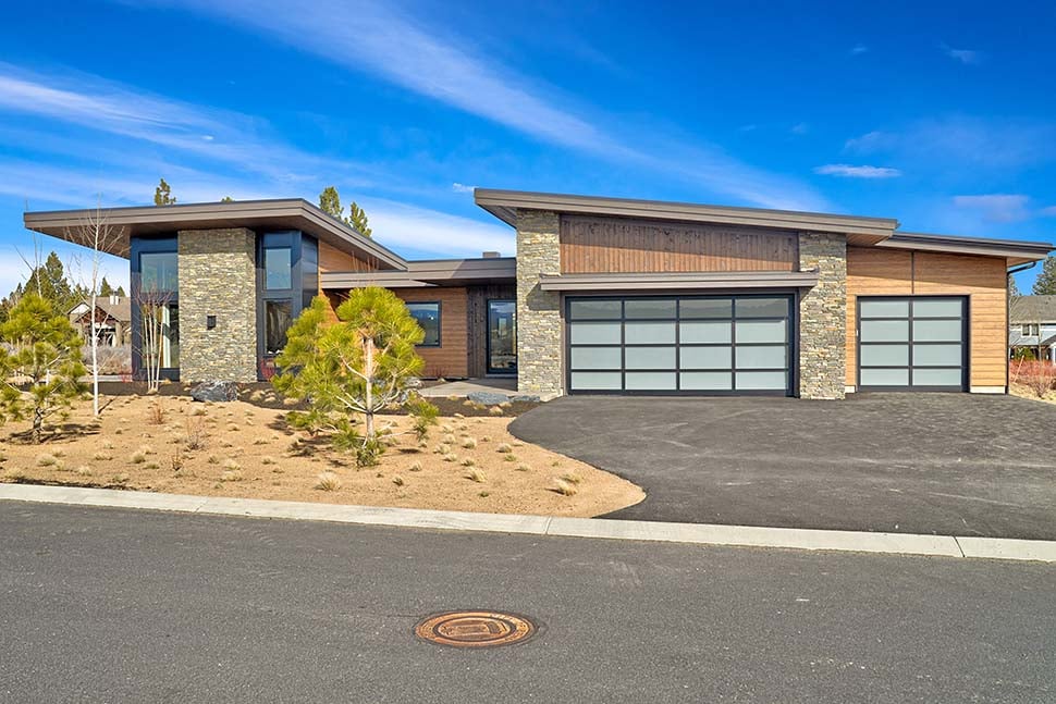 Contemporary, Modern Plan with 3338 Sq. Ft., 3 Bedrooms, 4 Bathrooms, 3 Car Garage Picture 3
