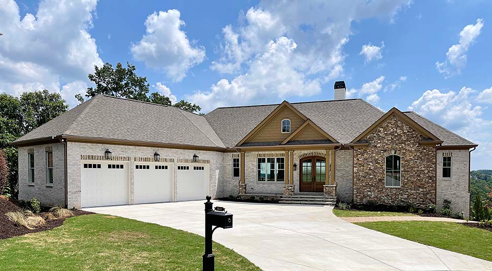 Craftsman, Traditional Plan with 3832 Sq. Ft., 4 Bedrooms, 4 Bathrooms, 3 Car Garage Picture 10