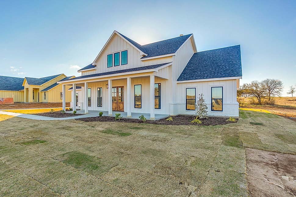 Country, Farmhouse, One-Story, Traditional Plan with 2390 Sq. Ft., 4 Bedrooms, 3 Bathrooms, 2 Car Garage Picture 7