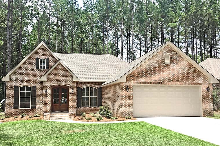 Country, French Country, Traditional Plan with 1826 Sq. Ft., 3 Bedrooms, 2 Bathrooms, 2 Car Garage Elevation