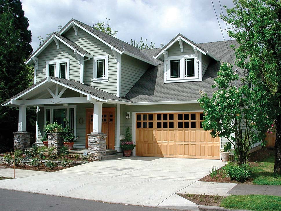 Craftsman, Traditional Plan with 1943 Sq. Ft., 3 Bedrooms, 3 Bathrooms, 3 Car Garage Picture 9