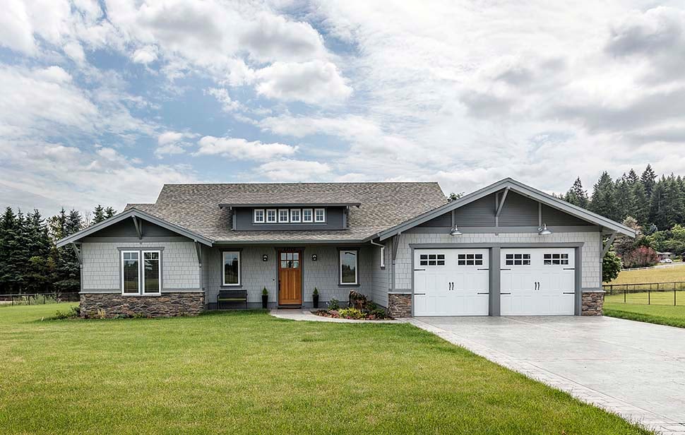 Bungalow, Craftsman Plan with 1988 Sq. Ft., 3 Bedrooms, 3 Bathrooms, 2 Car Garage Picture 4