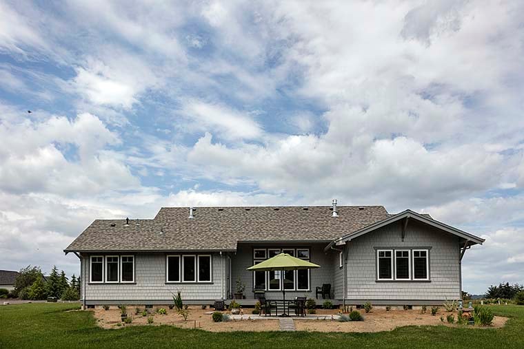 Bungalow, Craftsman Plan with 1988 Sq. Ft., 3 Bedrooms, 3 Bathrooms, 2 Car Garage Picture 6