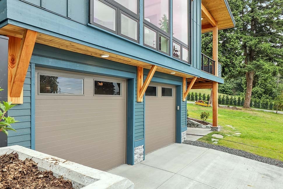 Contemporary, Modern Plan with 2287 Sq. Ft., 3 Bedrooms, 3 Bathrooms, 2 Car Garage Picture 7