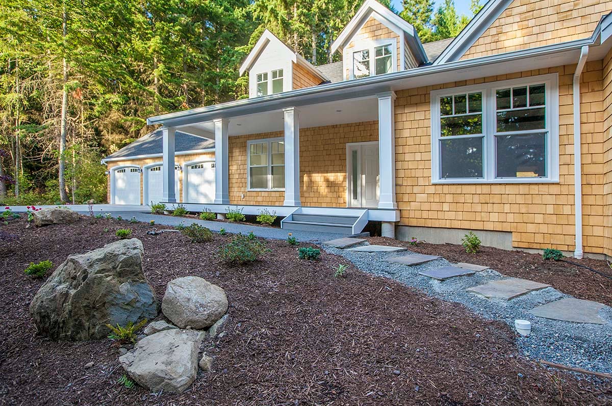 Colonial, Cottage, Country Plan with 2814 Sq. Ft., 3 Bedrooms, 3 Bathrooms, 3 Car Garage Picture 2