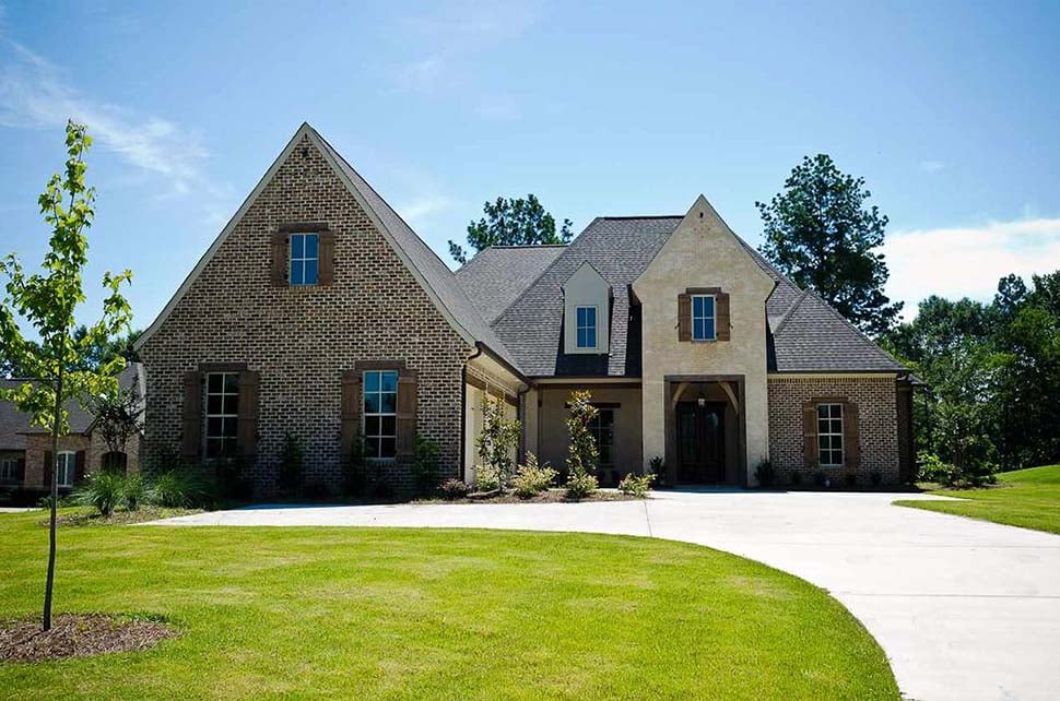European, Southern, Traditional Plan with 3804 Sq. Ft., 4 Bedrooms, 4 Bathrooms, 3 Car Garage Picture 3