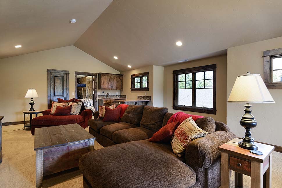 Craftsman Plan with 4964 Sq. Ft., 5 Bedrooms, 6 Bathrooms, 3 Car Garage Picture 18