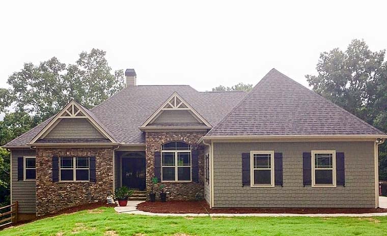 Country, Craftsman, Traditional Plan with 3076 Sq. Ft., 3 Bedrooms, 3 Bathrooms, 3 Car Garage Elevation