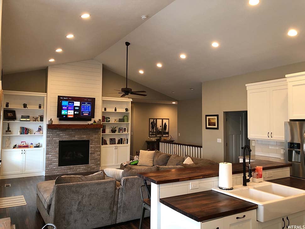 Craftsman, New American Style, Traditional Plan with 4490 Sq. Ft., 5 Bedrooms, 4 Bathrooms, 3 Car Garage Picture 19