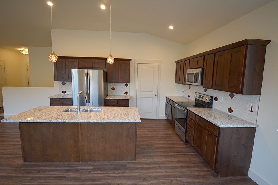 Craftsman, New American Style, Traditional Plan with 2963 Sq. Ft., 5 Bedrooms, 3 Bathrooms, 3 Car Garage Picture 32