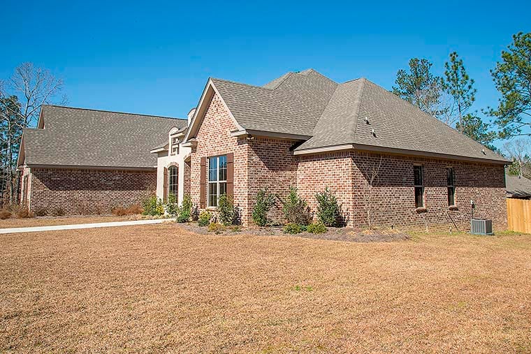 Country, European, French Country Plan with 3287 Sq. Ft., 4 Bedrooms, 4 Bathrooms, 2 Car Garage Picture 8