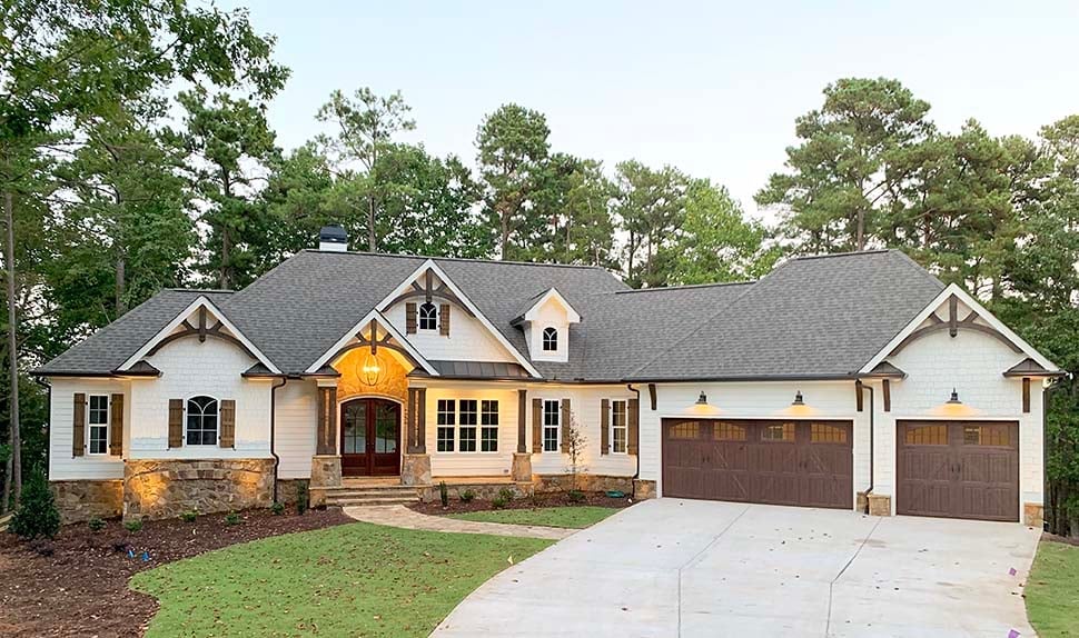 Cottage, Craftsman, New American Style Plan with 3869 Sq. Ft., 4 Bedrooms, 4 Bathrooms, 3 Car Garage Picture 12