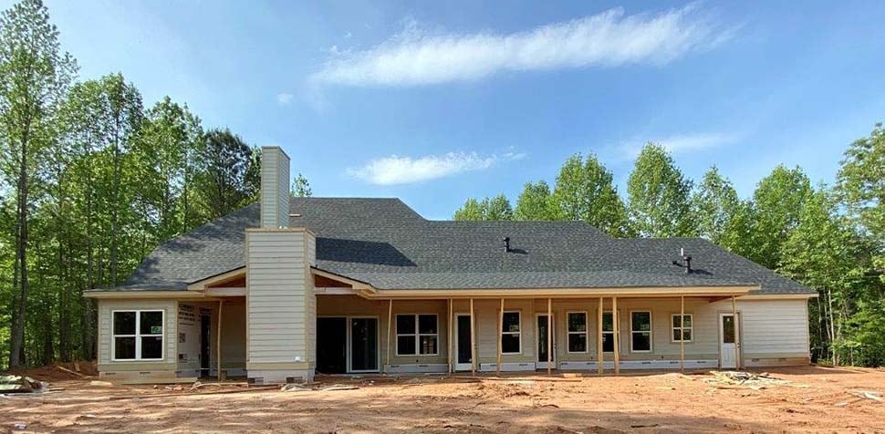Craftsman, Farmhouse Plan with 3088 Sq. Ft., 4 Bedrooms, 4 Bathrooms, 4 Car Garage Picture 4