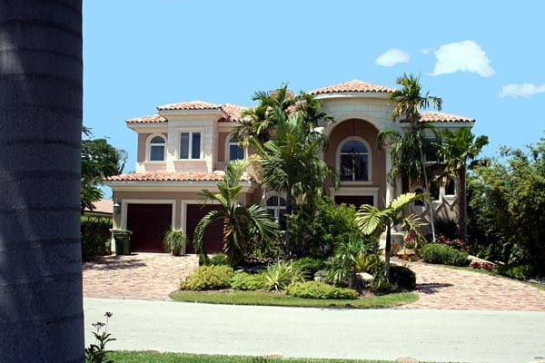 Mediterranean Plan with 4073 Sq. Ft., 4 Bedrooms, 5 Bathrooms, 2 Car Garage Picture 7