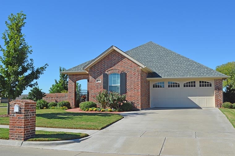 Bungalow, Craftsman, Ranch, Traditional Plan with 1850 Sq. Ft., 3 Bedrooms, 2 Bathrooms, 2 Car Garage Elevation