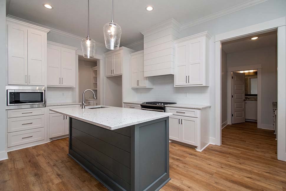 Country, Craftsman, Farmhouse, Traditional Plan with 2044 Sq. Ft., 3 Bedrooms, 3 Bathrooms, 2 Car Garage Picture 14