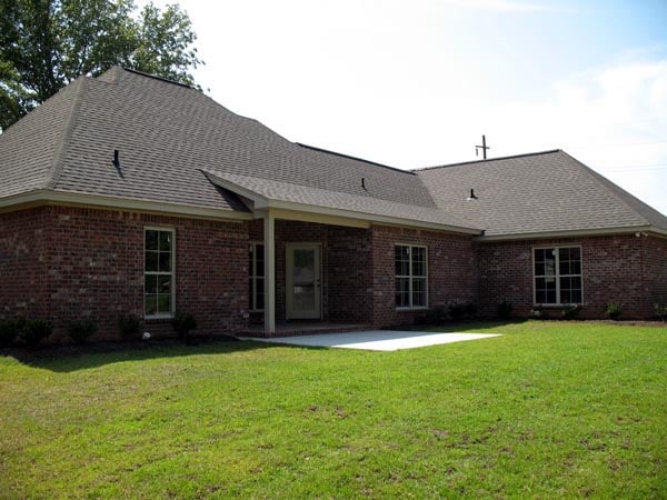 Country, European, Traditional Plan with 1635 Sq. Ft., 3 Bedrooms, 2 Bathrooms, 2 Car Garage Picture 8