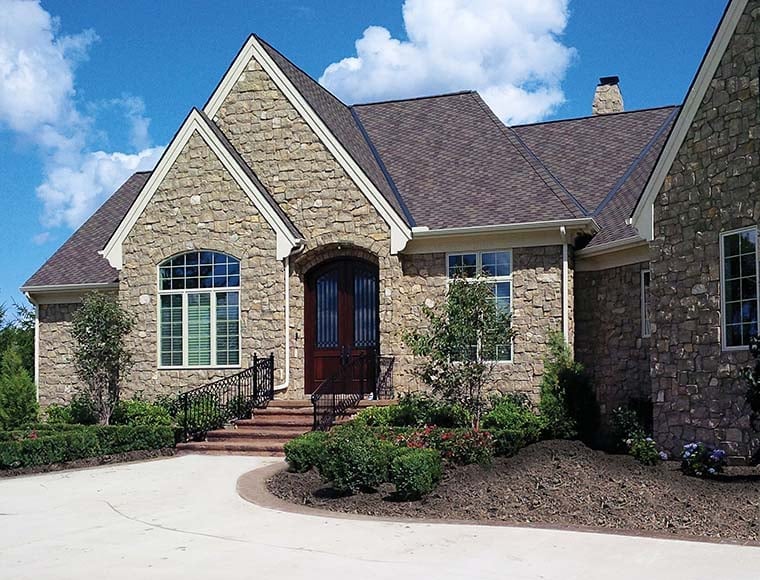 French Country, Traditional Plan with 3942 Sq. Ft., 4 Bedrooms, 4 Bathrooms, 3 Car Garage Picture 8