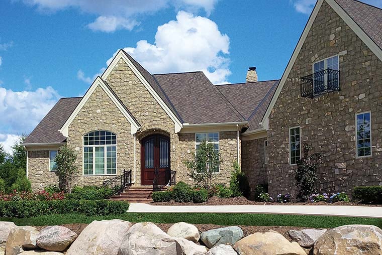 French Country, Traditional Plan with 3942 Sq. Ft., 4 Bedrooms, 4 Bathrooms, 3 Car Garage Picture 9