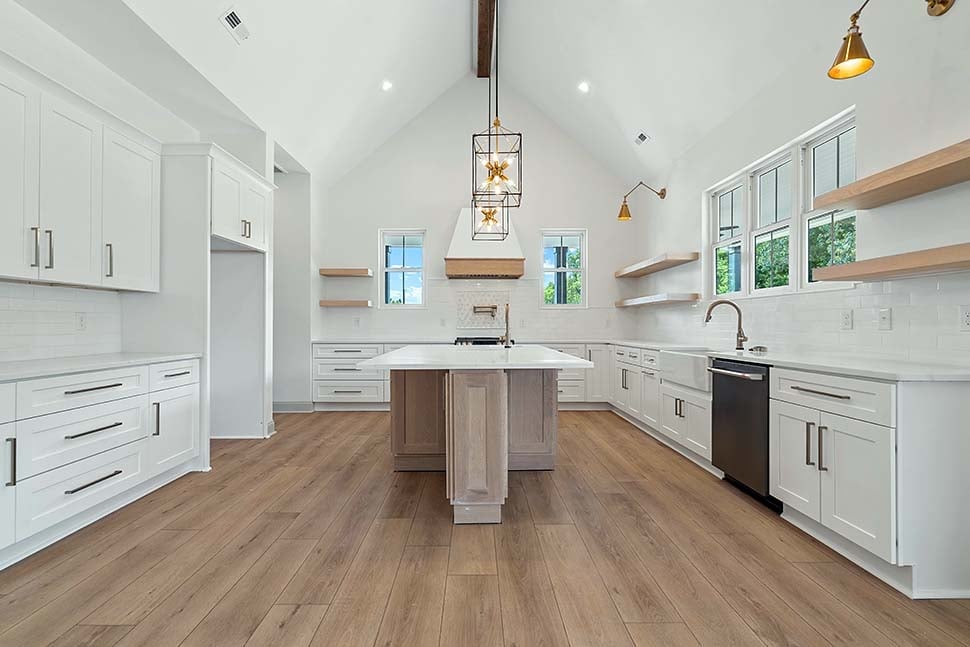 Country, Farmhouse, New American Style, Southern Plan with 1999 Sq. Ft., 3 Bedrooms, 4 Bathrooms, 2 Car Garage Picture 8
