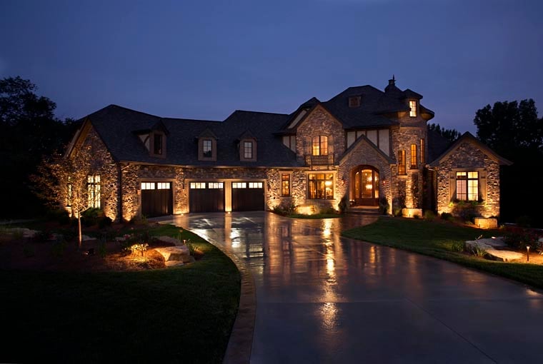 European, French Country Plan with 4381 Sq. Ft., 4 Bedrooms, 5 Bathrooms, 3 Car Garage Picture 2