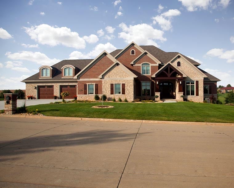 Traditional Plan with 4540 Sq. Ft., 4 Bedrooms, 4 Bathrooms, 3 Car Garage Picture 4
