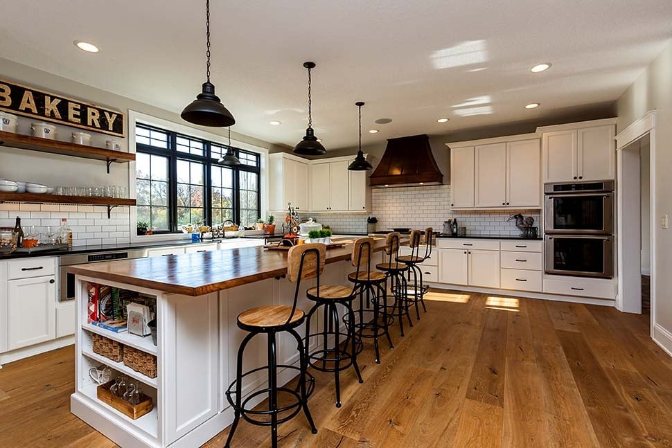 Country, Farmhouse, Southern Plan with 4724 Sq. Ft., 5 Bedrooms, 6 Bathrooms, 4 Car Garage Picture 13