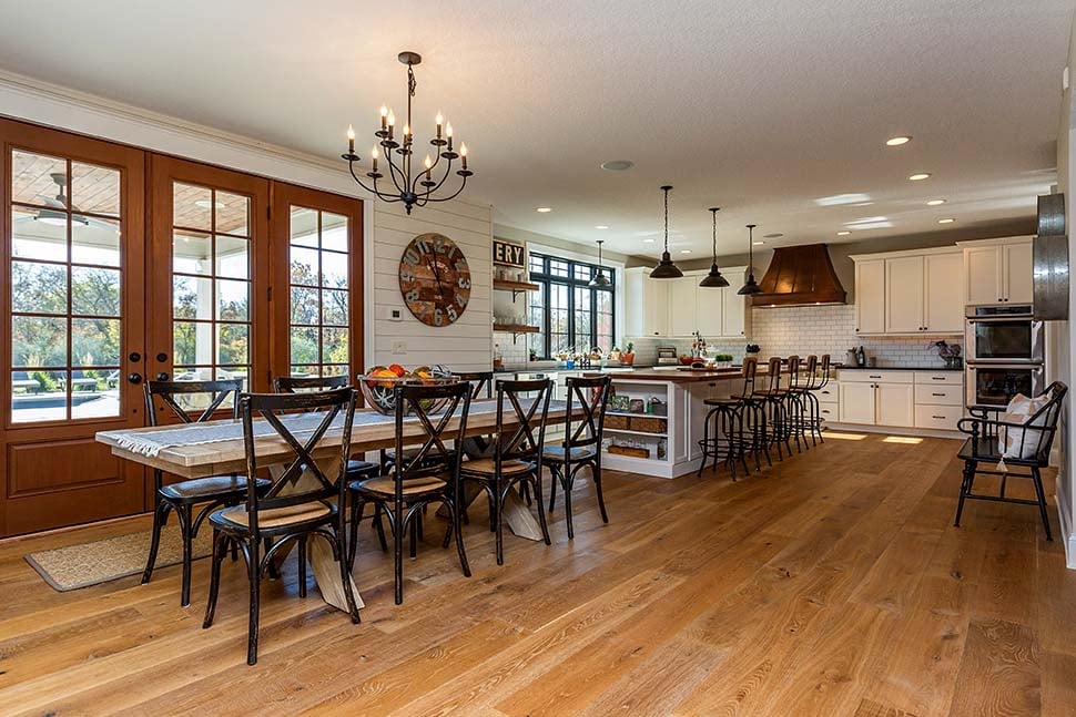 Country, Farmhouse, Southern Plan with 4724 Sq. Ft., 5 Bedrooms, 6 Bathrooms, 4 Car Garage Picture 18