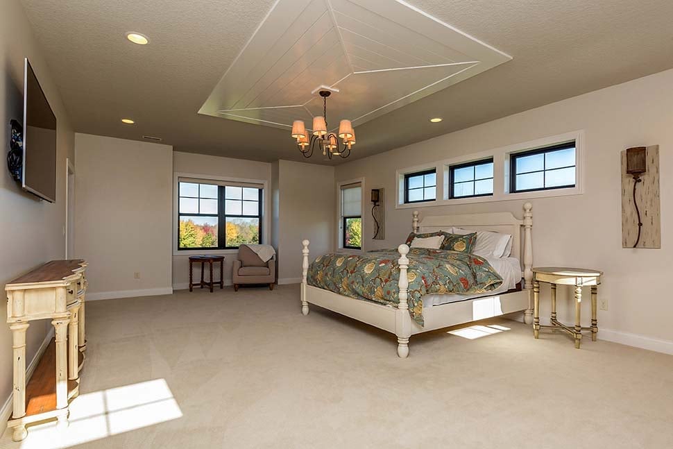 Country, Farmhouse, Southern Plan with 4724 Sq. Ft., 5 Bedrooms, 6 Bathrooms, 4 Car Garage Picture 19