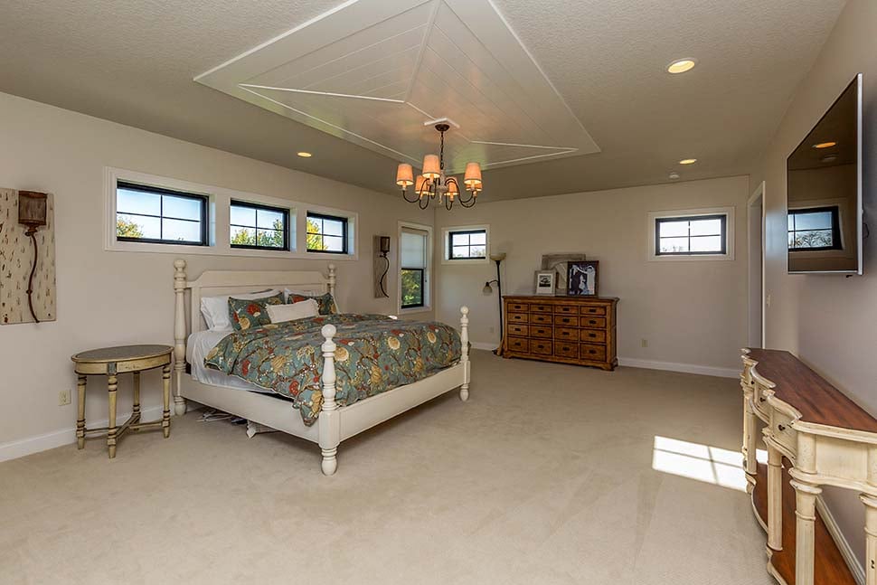 Country, Farmhouse, Southern Plan with 4724 Sq. Ft., 5 Bedrooms, 6 Bathrooms, 4 Car Garage Picture 27