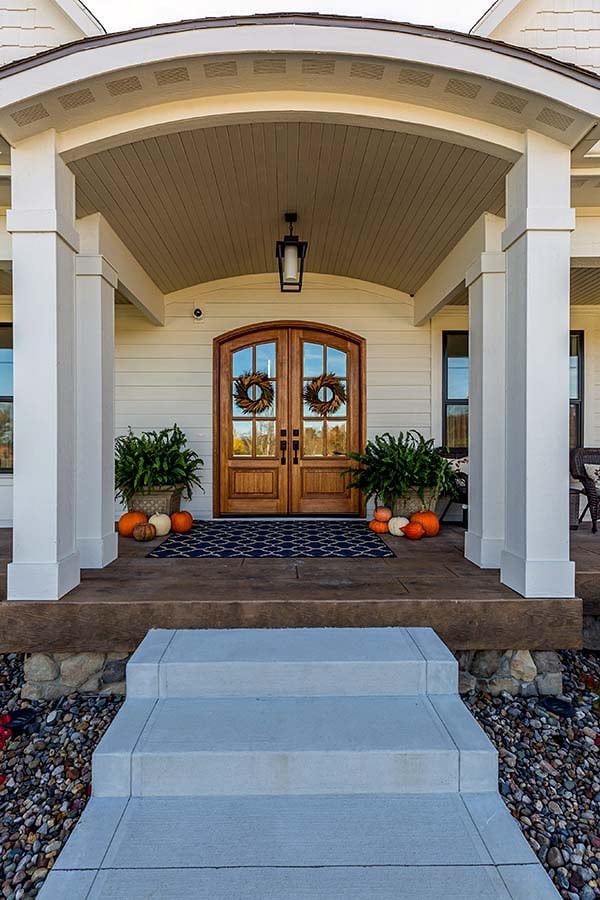 Country, Farmhouse, Southern Plan with 4724 Sq. Ft., 5 Bedrooms, 6 Bathrooms, 4 Car Garage Picture 4