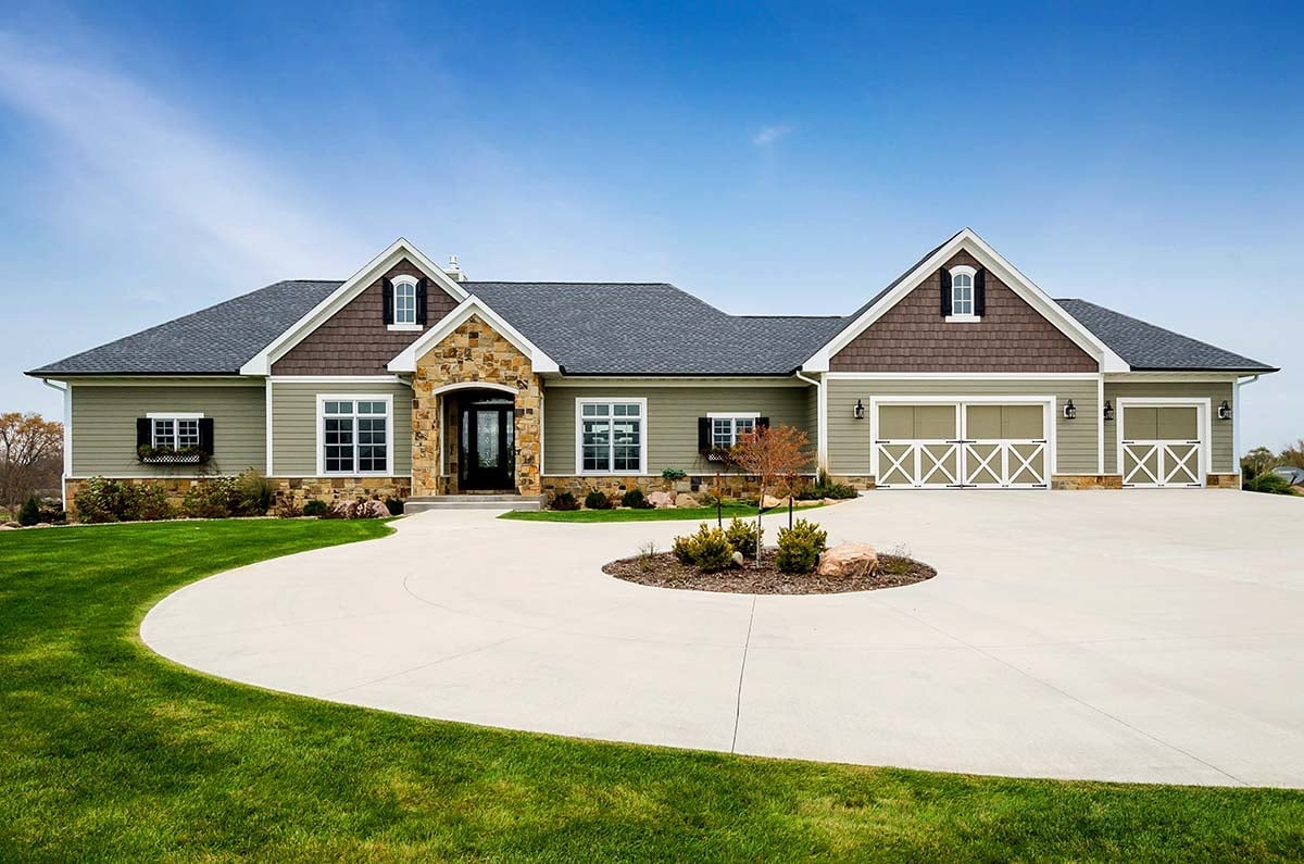 Craftsman, Ranch, Traditional Plan with 4246 Sq. Ft., 4 Bedrooms, 4 Bathrooms, 3 Car Garage Elevation