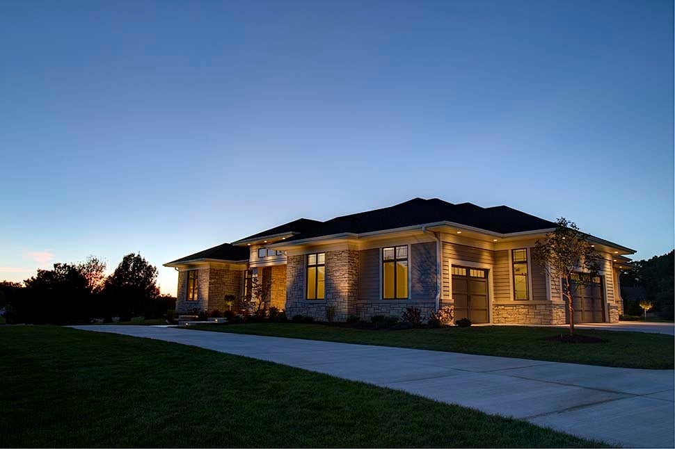 Contemporary, Prairie Style Plan with 6114 Sq. Ft., 4 Bedrooms, 6 Bathrooms, 4 Car Garage Picture 4
