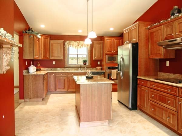 Country, Farmhouse, Traditional Plan with 1945 Sq. Ft., 3 Bedrooms, 3 Bathrooms Picture 2