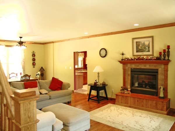 Country, Farmhouse, Traditional Plan with 1945 Sq. Ft., 3 Bedrooms, 3 Bathrooms Picture 3