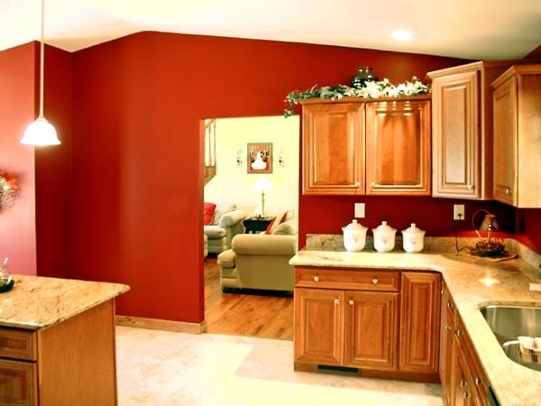 Country, Farmhouse, Traditional Plan with 1945 Sq. Ft., 3 Bedrooms, 3 Bathrooms Picture 5
