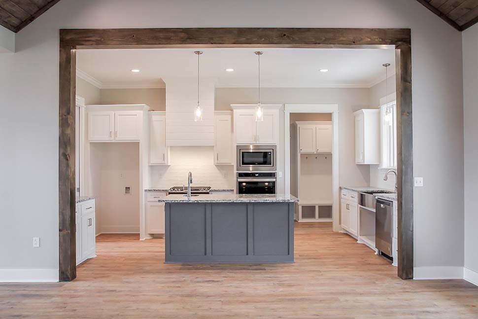 Cottage, Country, Farmhouse, New American Style, Traditional Plan with 2125 Sq. Ft., 3 Bedrooms, 3 Bathrooms, 3 Car Garage Picture 10