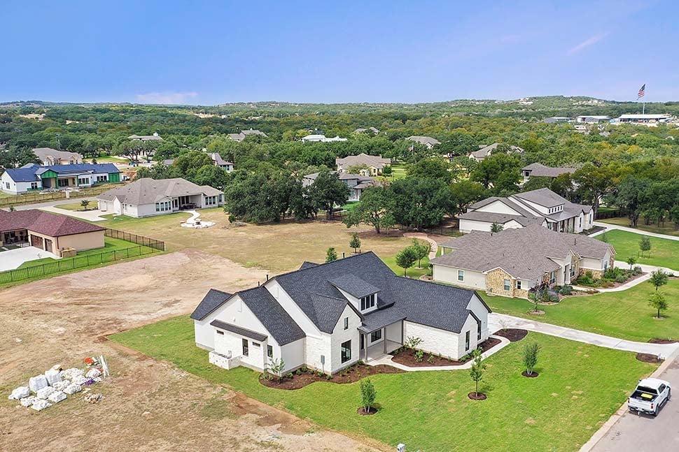 Craftsman, Farmhouse, Traditional Plan with 3055 Sq. Ft., 4 Bedrooms, 4 Bathrooms, 3 Car Garage Picture 14
