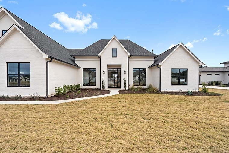 Farmhouse, Traditional Plan with 3152 Sq. Ft., 5 Bedrooms, 4 Bathrooms, 3 Car Garage Picture 6