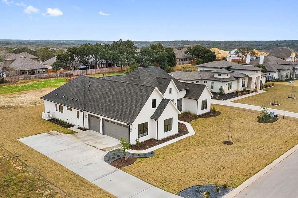 Farmhouse, Traditional Plan with 3152 Sq. Ft., 5 Bedrooms, 4 Bathrooms, 3 Car Garage Picture 10