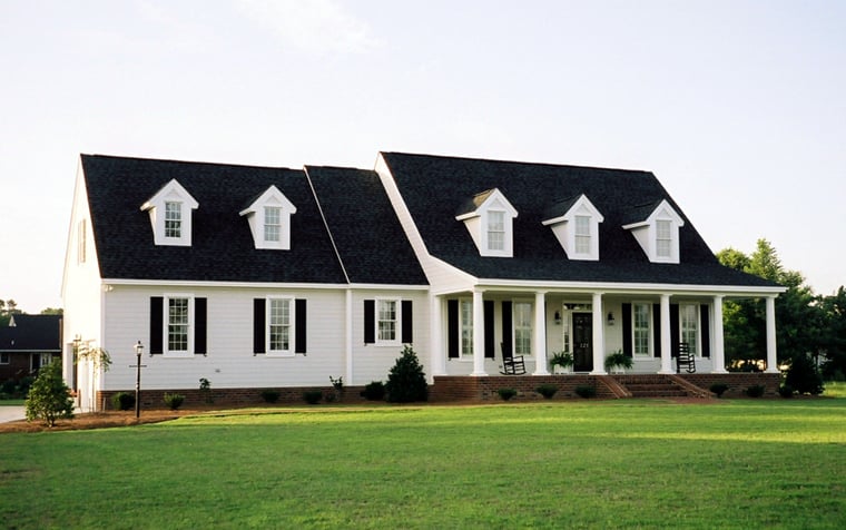 Colonial, Southern, Traditional Plan with 2038 Sq. Ft., 3 Bedrooms, 3 Bathrooms, 2 Car Garage Picture 6