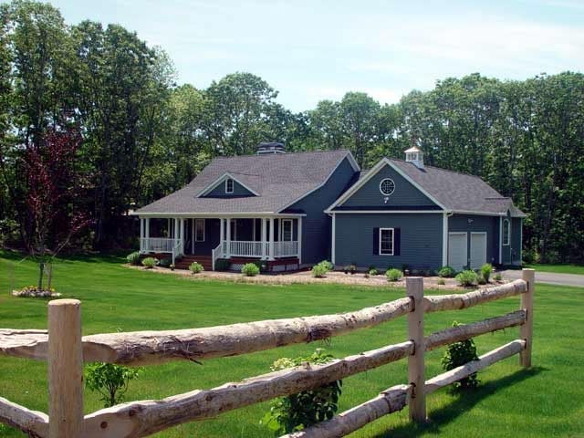 Cottage, Country Plan with 1973 Sq. Ft., 3 Bedrooms, 2 Bathrooms, 2 Car Garage Picture 3