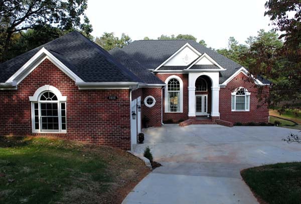 Colonial, Traditional Plan with 2774 Sq. Ft., 3 Bedrooms, 4 Bathrooms, 2 Car Garage Picture 3