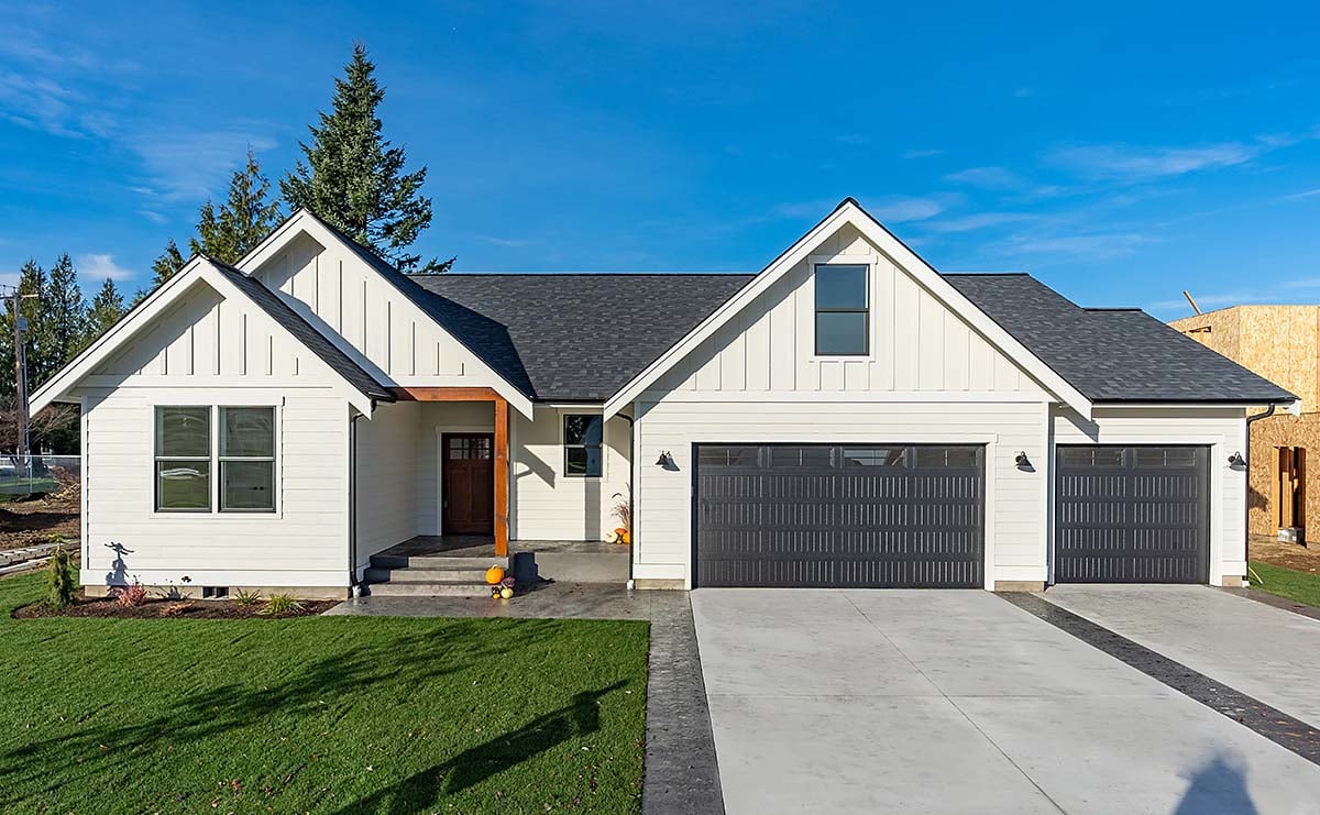 Contemporary, Country, Craftsman, Farmhouse Plan with 2122 Sq. Ft., 3 Bedrooms, 2 Bathrooms, 3 Car Garage Elevation