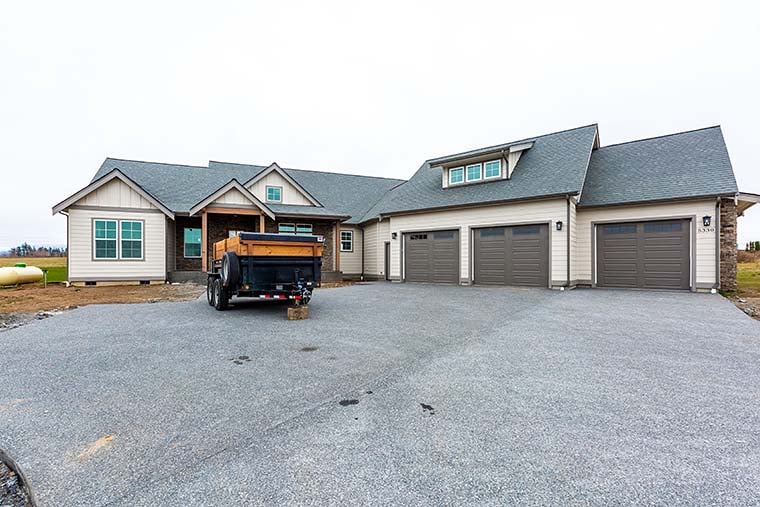 Craftsman, Ranch Plan with 3285 Sq. Ft., 3 Bedrooms, 3 Bathrooms, 3 Car Garage Picture 6