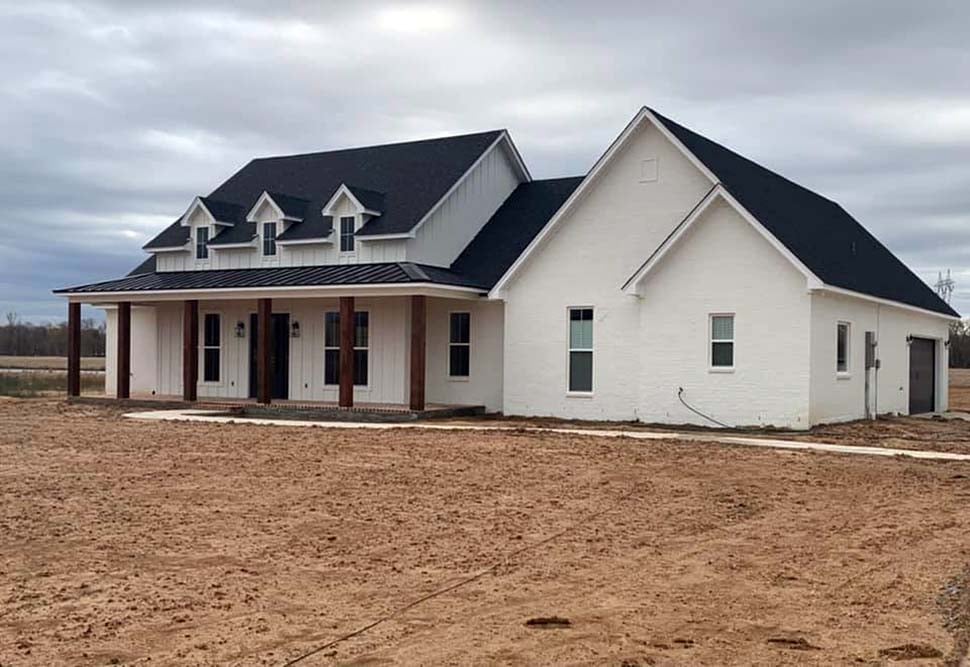 Country, Farmhouse, New American Style, Southern Plan with 2216 Sq. Ft., 3 Bedrooms, 3 Bathrooms, 2 Car Garage Picture 3