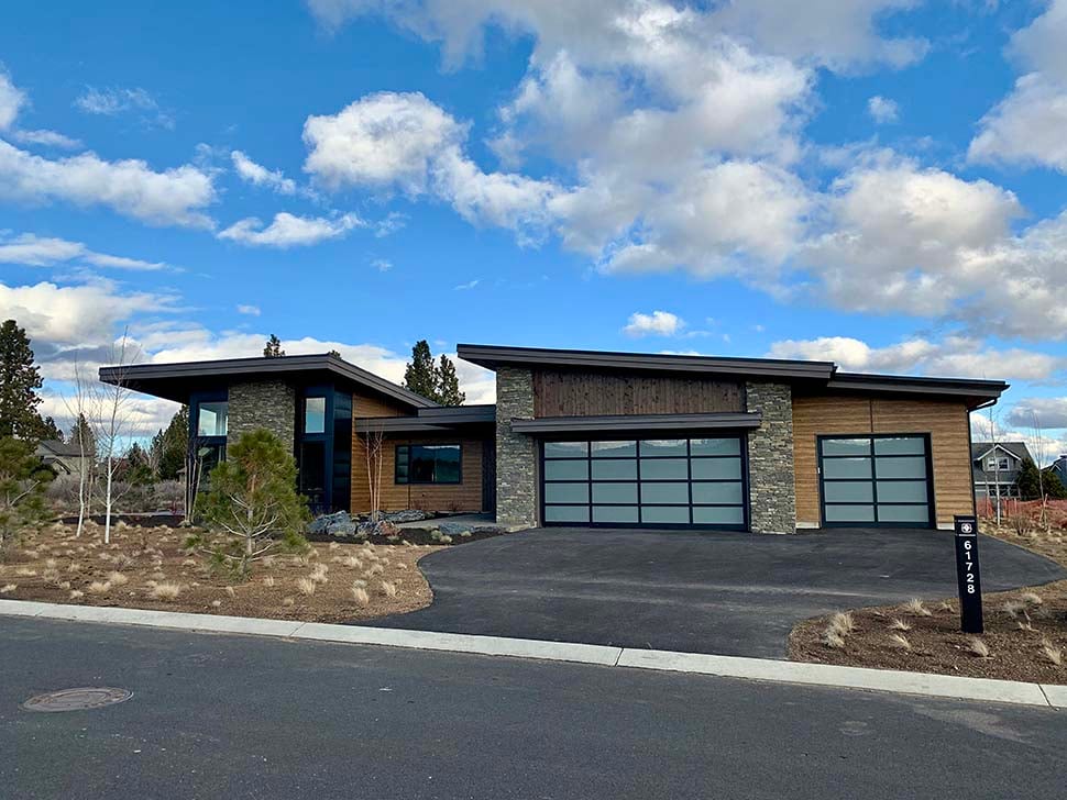 Contemporary, Modern Plan with 3338 Sq. Ft., 3 Bedrooms, 4 Bathrooms, 3 Car Garage Picture 4